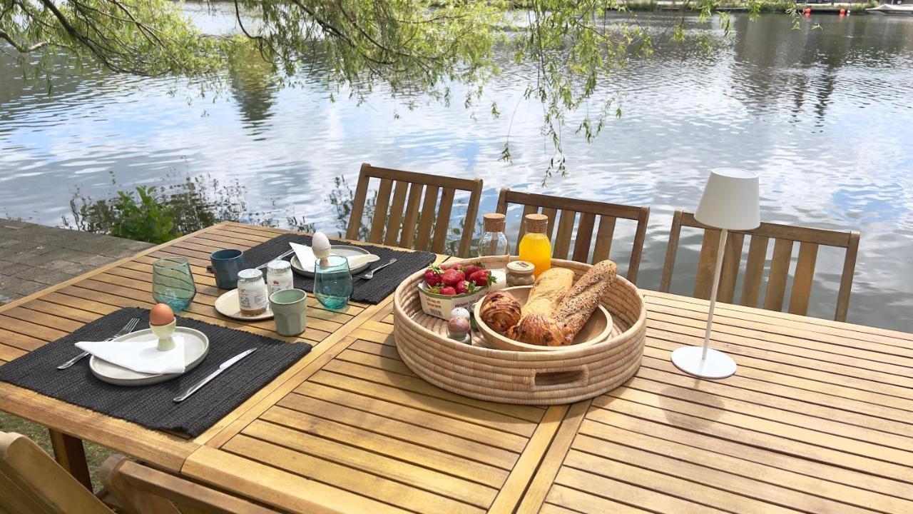 Pieds Dans L'Eau Private Wellness Bordure De Meuse Villa Lustin Exterior photo