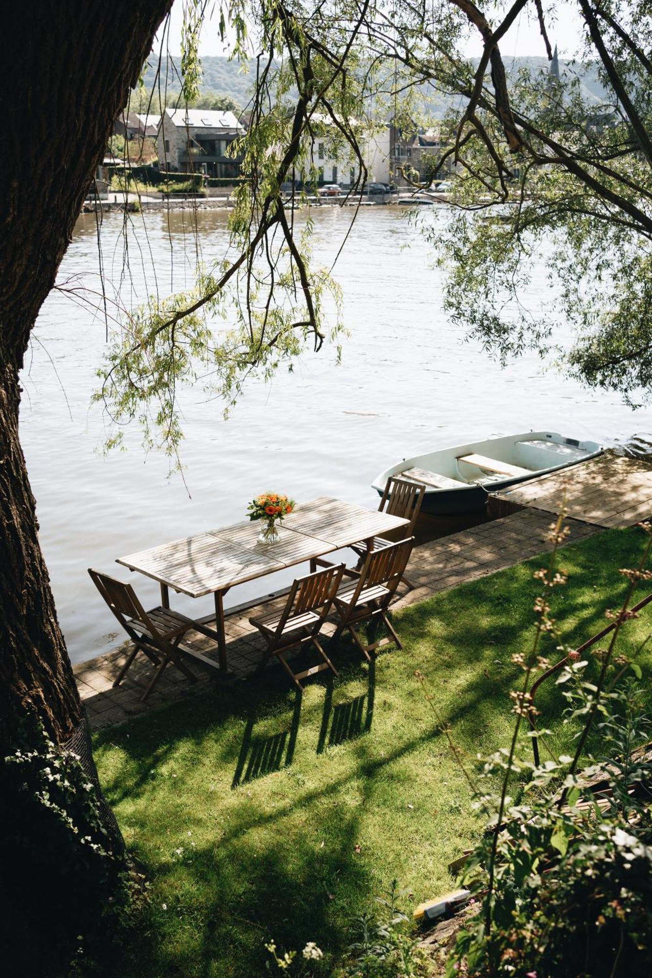 Pieds Dans L'Eau Private Wellness Bordure De Meuse Villa Lustin Exterior photo